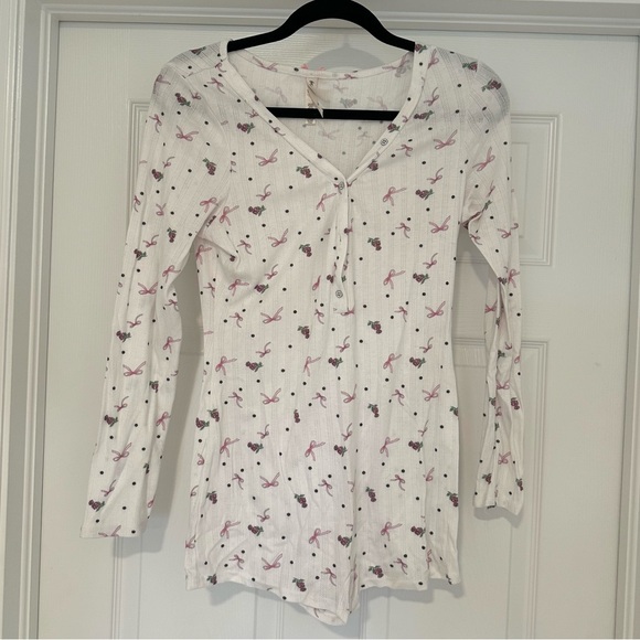 WHITE 🤍 FOR LOVE & LEMONS ONSIE - Picture 5 of 5